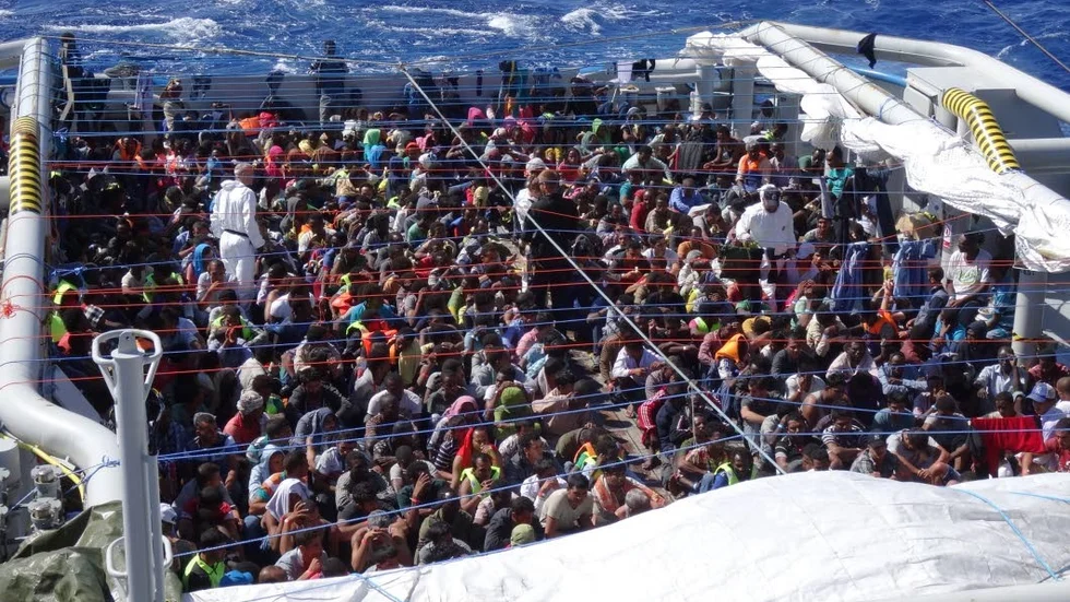 Operation Triton. Under de 16 dagar som Henrik Smitterberg deltog i operation Triton räddades över 1 000 personer från båtarna på Medelhavet, många av dem var små barn.