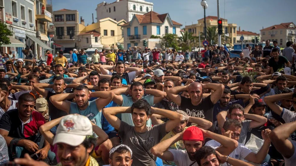 MÅNGA. Ön Lesbos är en lika stor anhalt för flyktingar som hela Italien. Det gör läget akut.