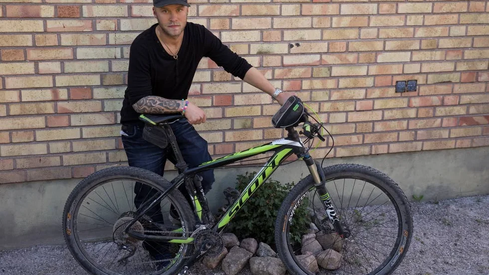 Envis. Trettioåriga Christian Meijer är efter år av sjukdom uppe i sadeln. Han känner sig mer begränsad av sin ålder än av sin stomi när han cyklar.