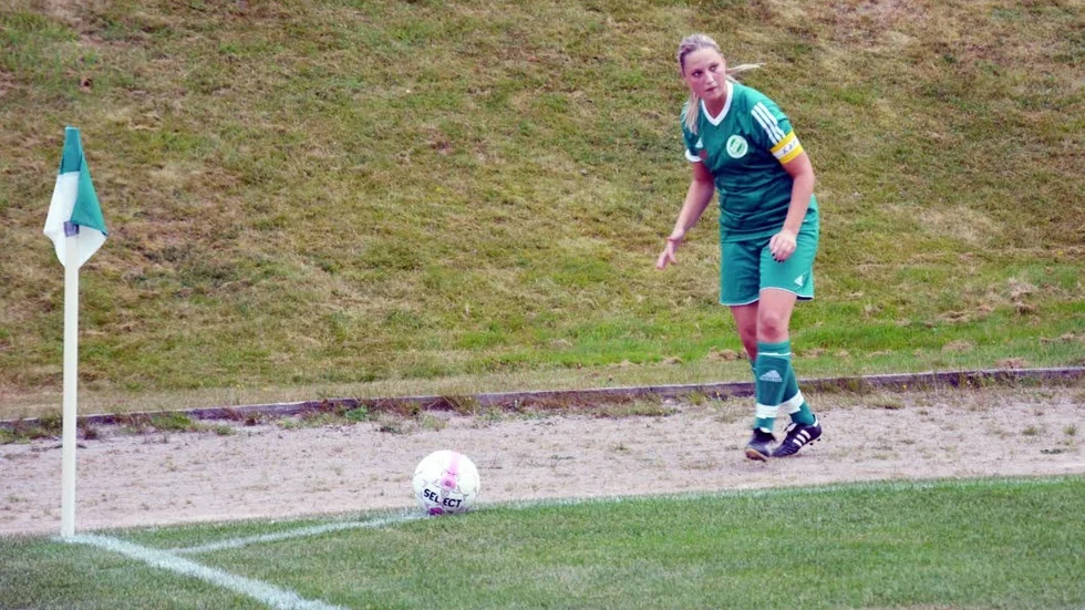 Blir det spel i division III för Evelina Bertilsson och Ankarsrums IS nästa år, det är frågan.