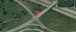 Stopp på väg 900 på grund av olycka med flera fordon