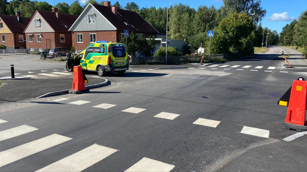 En person fick föras till sjukhus efter en trafikolycka i Finspång på måndagsförmiddagen.