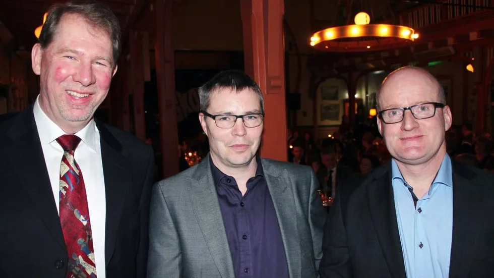 VINNARE. Godegårds SK:s Kai Sjögren och Anders Bard flankerar Maif-friidrottens Peter Håkansson. Alla var de vinnare på en föreningsgala med mycket hjärta och värme, skriver Jens Bollius.