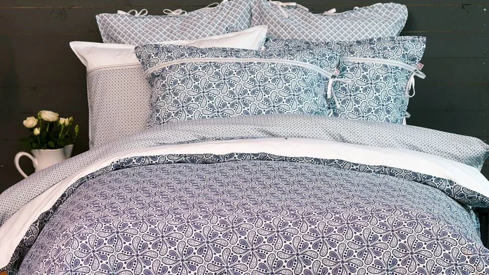 Godnatt. Bäddtextilier i design av Anna Bilén, bördig från Varv utanför Motala.