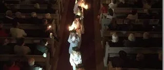 Fullsatt kyrka i Hjorted
