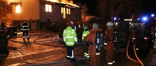En till sjukhus efter villabrand