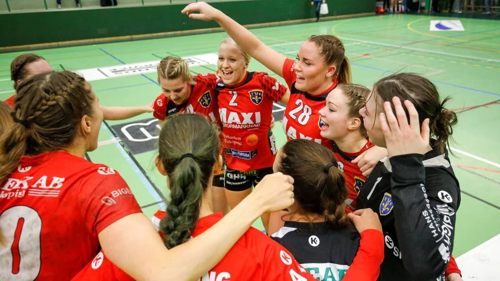 Laddar. EHF förbereder sig på kvalspel mot antingen Uppsala eller Norrköping.