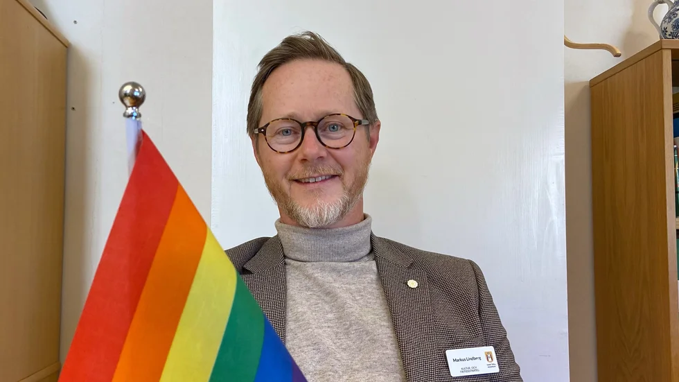 Markus Lindberg, kultur- och fritidsstrateg i Vadstena kommun, vill gärna se att fler arbetsgivare är med i årets Pride.