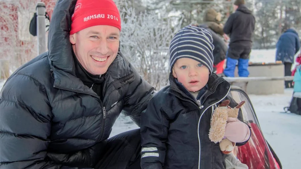 Stefan Andersson har åkt en mil i spåren tillsammans med två och ett halvåriga Gunde.