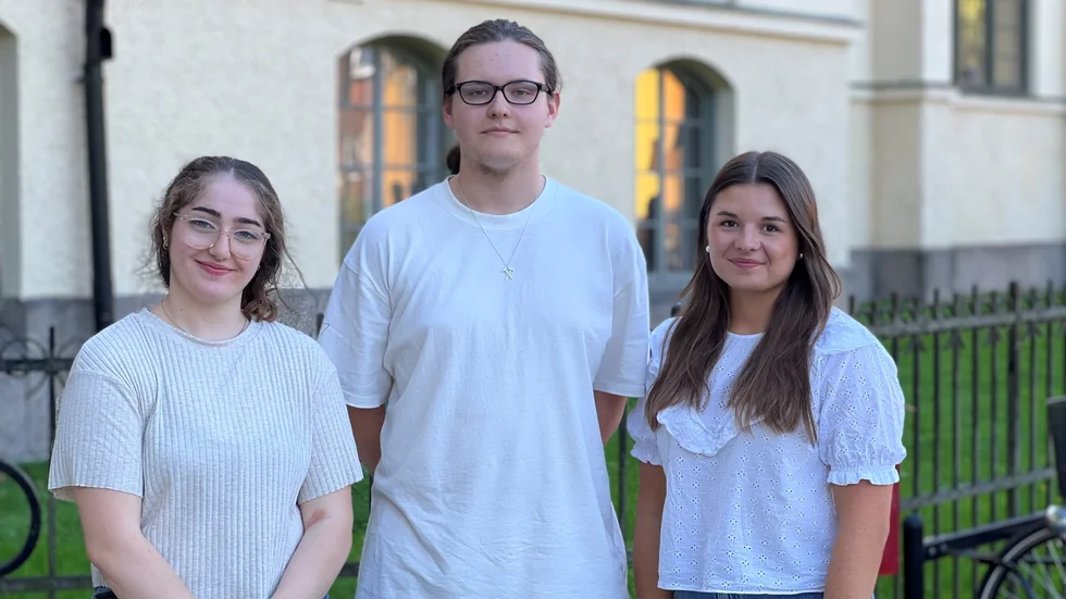 Eleverna Martina Mokhlis, Isac Vestholm och Julia Verlinna ska för första gången vara med och rösta i valet.