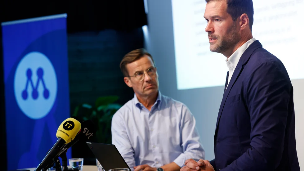 Moderaternas partiledare Ulf Kristersson och Moderaternas rättspolitiske talesperson Johan Forssell vill komma åt gängkriminellas tillgångar.
