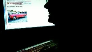 Stort utbud. På internet finns ett enormt utbud av begagnade bilar. Med några enkla knep går det att göra sökandet betydligt lättare.