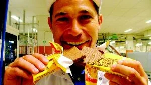 Han gillar Kexchoklad. Dan Bowall är chef för Cloettas chokladfabrik i Ljungsbro.