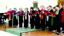 Sommarglädje. Johannas Chor är den damkör som Johanna Gerhardt arbetar med de månader när hon inte är hemma i Odensvi utan i sin gamla hemstad, Berlin.  Att locka kören till Tjust ger extra sommarglädje.