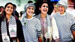 Glädje. Dans och vackra kläder kan väcka mycken glädje. Rewanda Tarabeih, Hanin Zueiter, Rula Shadeed och Sarah Tarabeih spred verkligen glädje omkring sig när utställningen Sidenvägen invigdes.