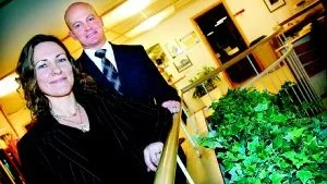 Vill förnya gymnasieskolan. Christina Bäckström, ekonom på Västerviks gymnasium, och Staffan Erlandsson, gymnasiechef, vill ombilda Västerviks gymnasium till en friskola.