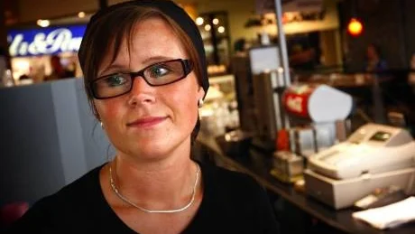 Jessica Andersson, butikschef hos Lindahls, tror att kaffetrenden håller i sig.