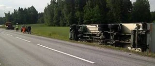 Mjölkbil välte - en till sjukhus