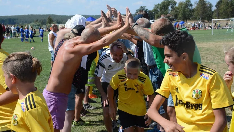 Efter matchen firades VIF-spelarna av de anhöriga i publiken.