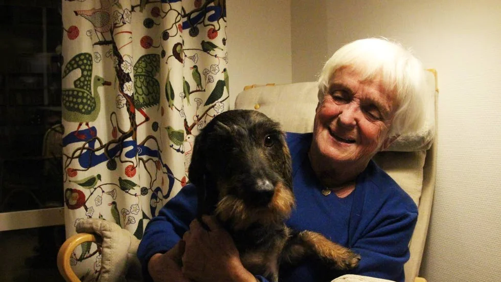 Ann-Mari Tormalm och hunden Ville.