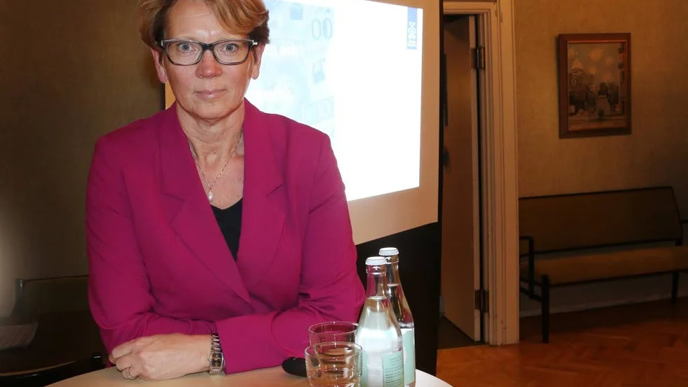 Förste vice riksbankchefen, Kerstin av Jochnick, besökte Hulvudmännen för Virserums Sparbank för att berätta mer om den aktuella penningpolitiken.