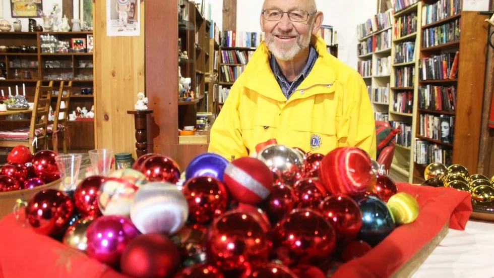 Kul ska det bli att öppna dörrarna igen till Målilla-Mörlunda Lions Clubs julloppis i Stellans lada, tycker Carl-Ola Cademark.