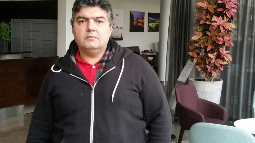 – Jag har bott i 23 år i Sverige men jag är född i Iran och uppväxt i Turkiet. Jag har upplevt två krig och mycket annat elände. Och jag är glad att ingen dog i branden, säger han.