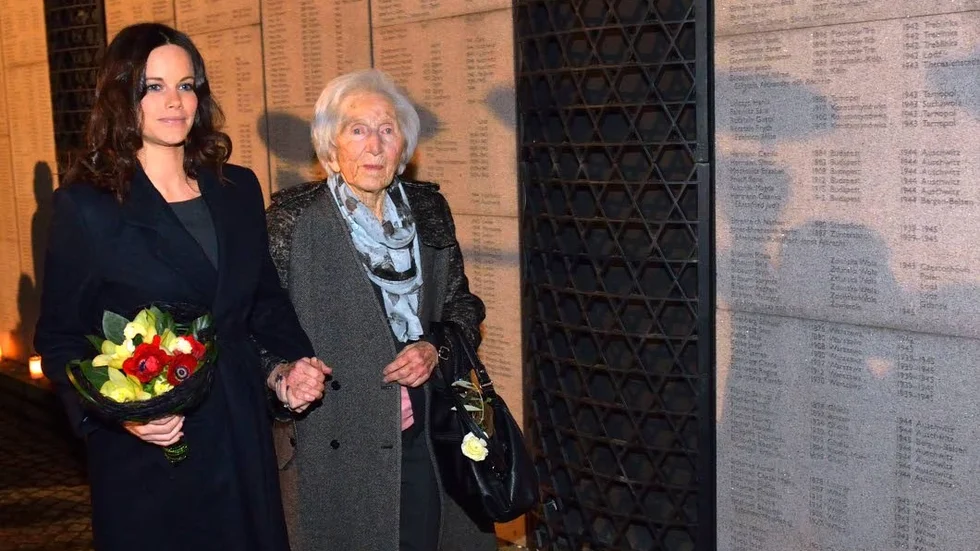 Hédi Fried tillsammans med prinsessan Sofia på Förintelsens minnesdag i synagogan i Stockholm 2016.