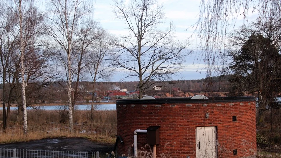Pumpstationerna vid Sjövalla och Kisasjön plockas fram som svaga punkter av Staffan Andersson, chef för vatten och renhållning. Foto: Lars-Göran Bexell