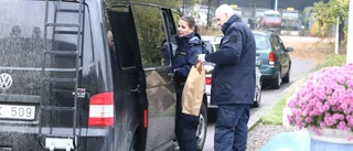 Tekniker söker igenom huset i Malmslätt