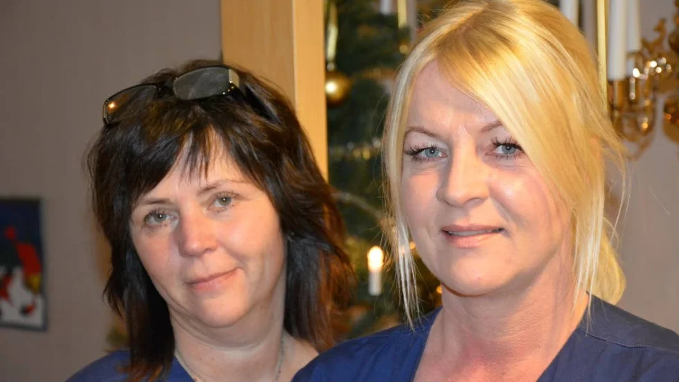 Bokens vårdboende. Undersköterskorna Susanne Almgren och Anneli Karlsson trivs jättebra med att arbeta med dementa.
