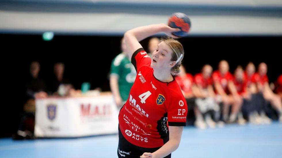 Amelie Tapper sköt tio mål borta mot Hallstahammar.