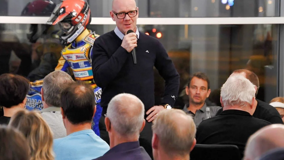 Många kom för att lyssna när Tony Rickardsson berättade om sin långa karriär inom speedway. Foto: Bertil Andersson