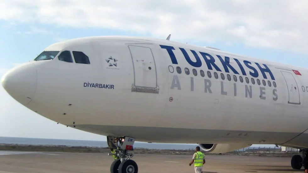 Turkish airlines. En Linköpingsbo vann tvist om skadestånd för en incheckad symaskin som knäcktes.