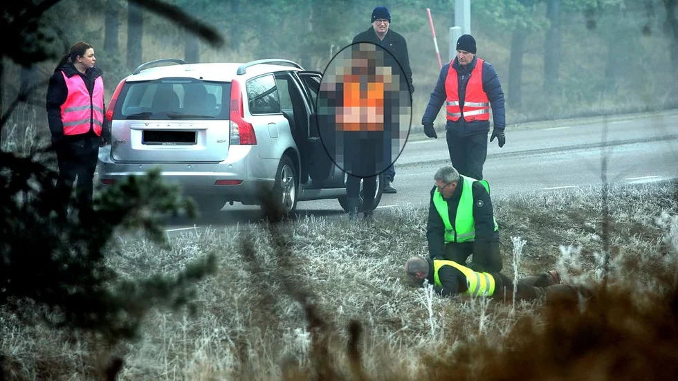 Poliser från avdelningen för särskilda utredningar genomförde på måndagen en brottsrekonstruktion på Lambohovsleden. Ett vittne fick bland annat redogöra för sina iakttagelser.