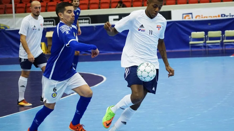 Derby. Norrköping och Linköping finns i toppen respektive botten av ligan och påverkas på olika sätt av nyordningen till nästa säsong.