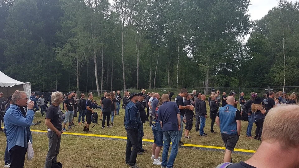 Åter man till Rejmyre är man musikintresserad och då kollar man band även om de spelar tidigt. Foto: Jerry Prütz