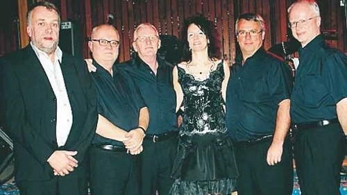 Dansbandet Canders firade sina 40 år med en storfest i Ingatorps sporthall.