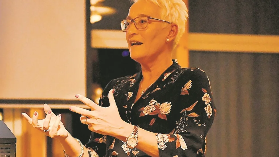 Inger Sand höll ett inspirerande föredrag om hälsa med mycket humor. Foto: Bertil Andersson