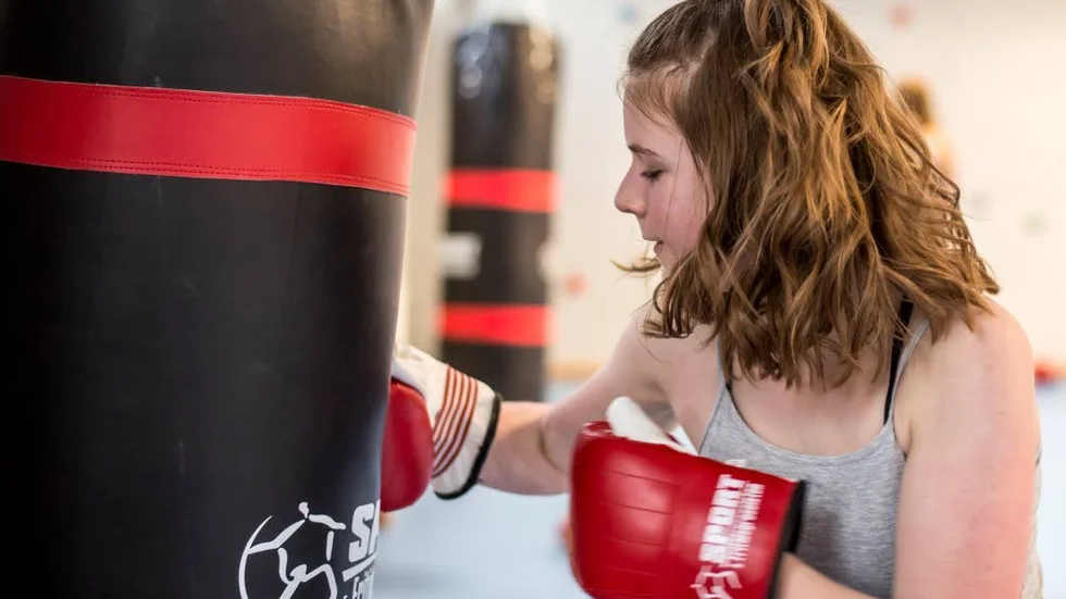 Slagfärdig. Erin Frazer ger allt i boxningen.