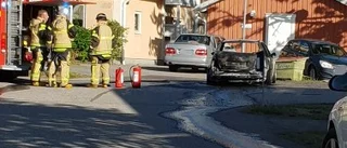 Bil började brinna under färd