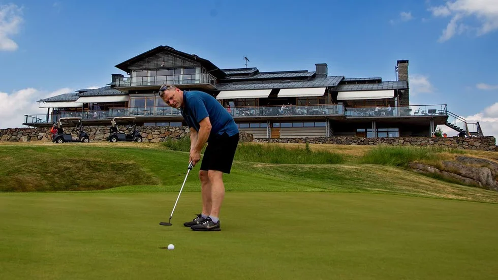 Sportens reporer Peter Calén testar Europtatourbanan på Hills GK i Göteborg.