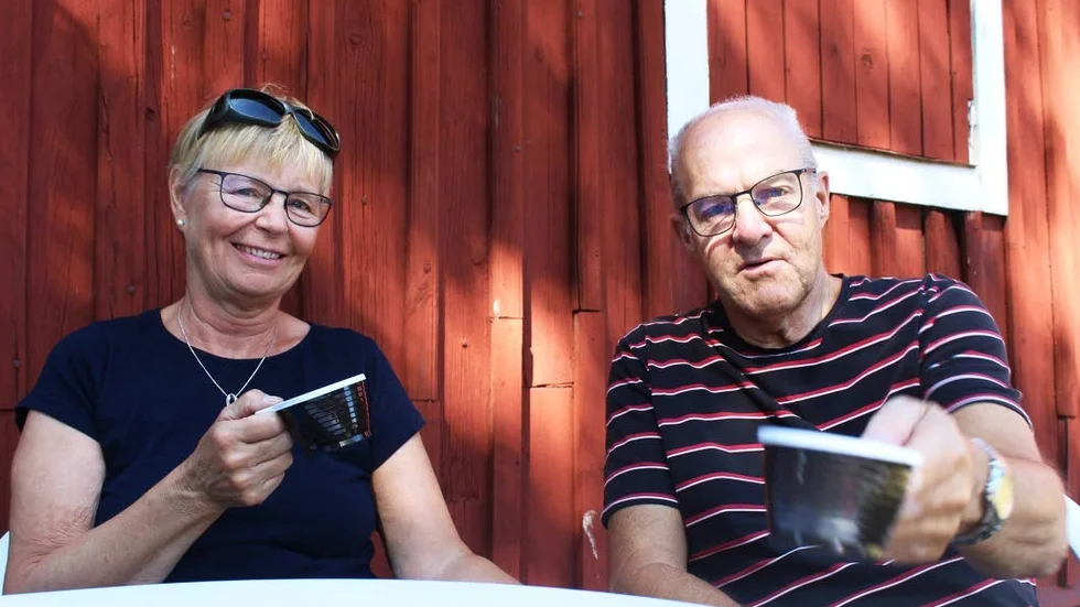 Monica och Kenneth Eld tycker att det bästa med marknaden är folkfesten.