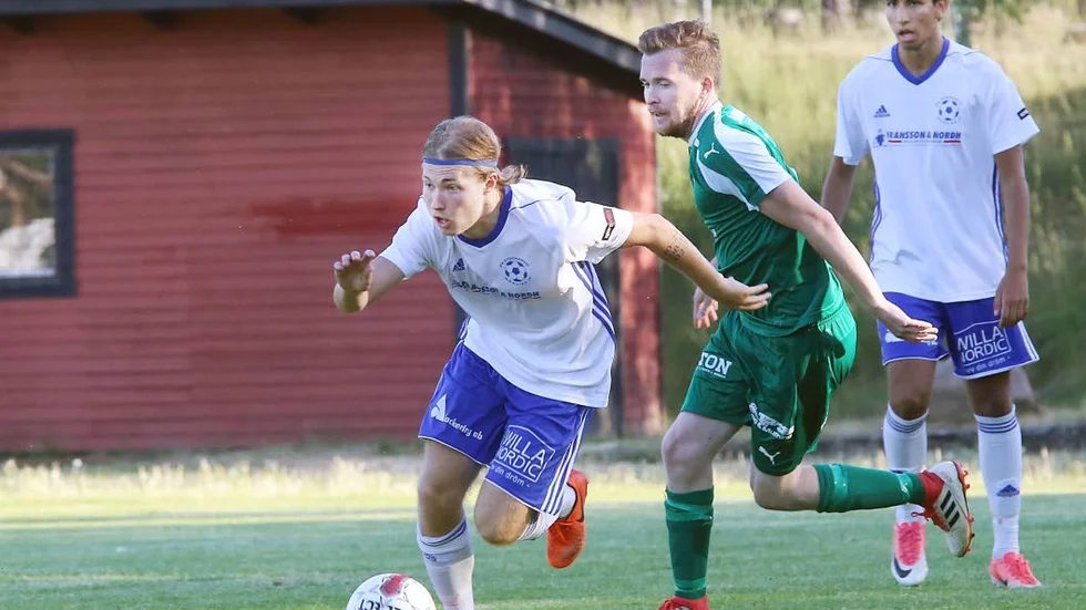 Storebros Joakim Söderholm i jakt på en motståndare.