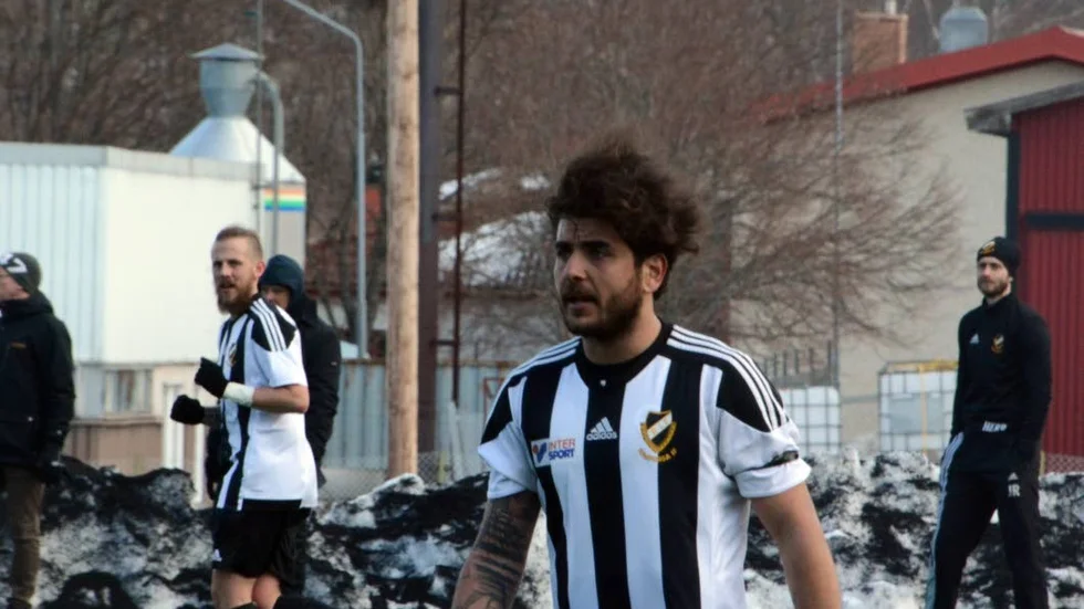 Rimforsas Marwan Al-Inizi kommer att spela med Kisa i alla fall våren ut.