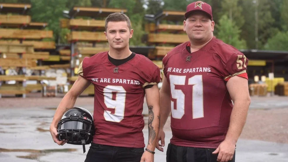 Oscar Nordquist (vänster) och Mikael Välijeesiö (höger) ska spela slutspel med sitt Jönköping Spartans i augusti.