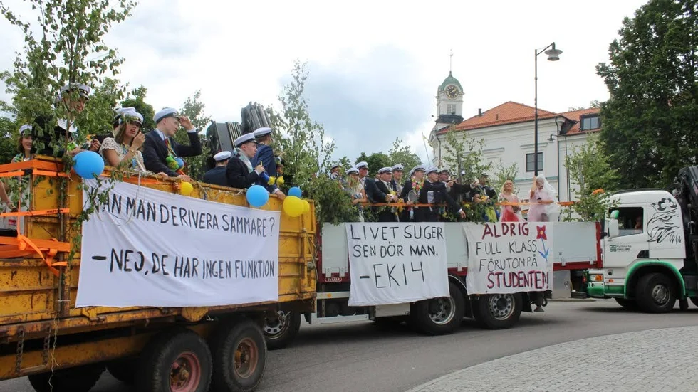 Glädje. Studenterna fortsatte firandet på studentflaken.