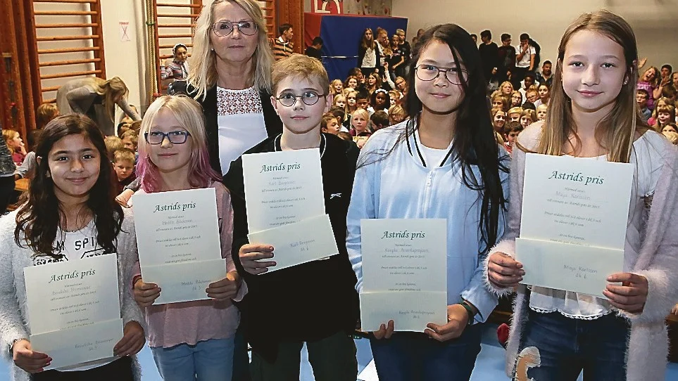 Astridpriset delades ut till Benafsha Bhamanyar, Hedda Bäckman, Karl Bergman, Kanplu Anantaprayoon och Maja Karlsson. Foto: Roelof Stroetinga