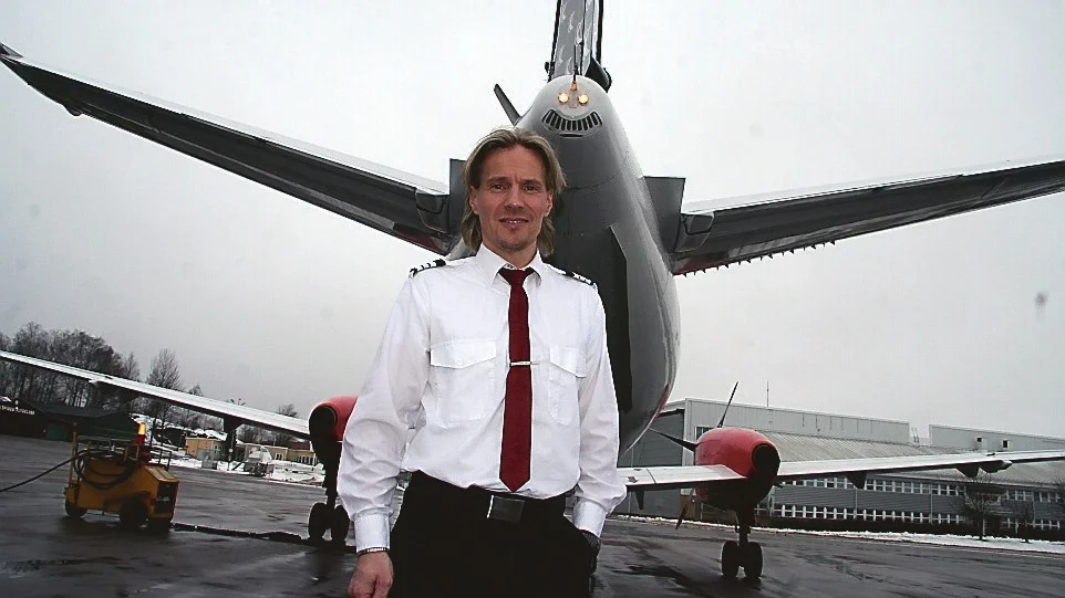 Magnus Bäcklund är inte bara sångare han är pilot också. Foto: Tommy Pettersson