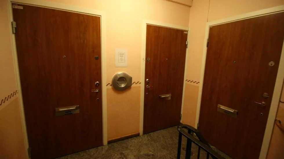 Trapphuset. Vill du vara omtyckt här? Ett tips: Stör inte grannarna i onödan.